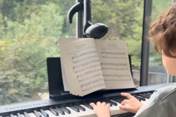 Piano lesson moment 5